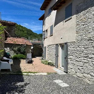 Casa Del Giglio A Cadelmonte Valle (Piacenza, Emilia-Romagna)